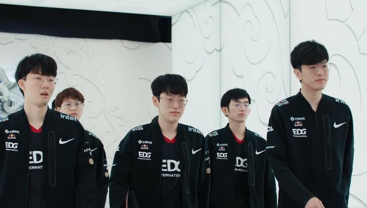 对于球迷和 对于球迷和