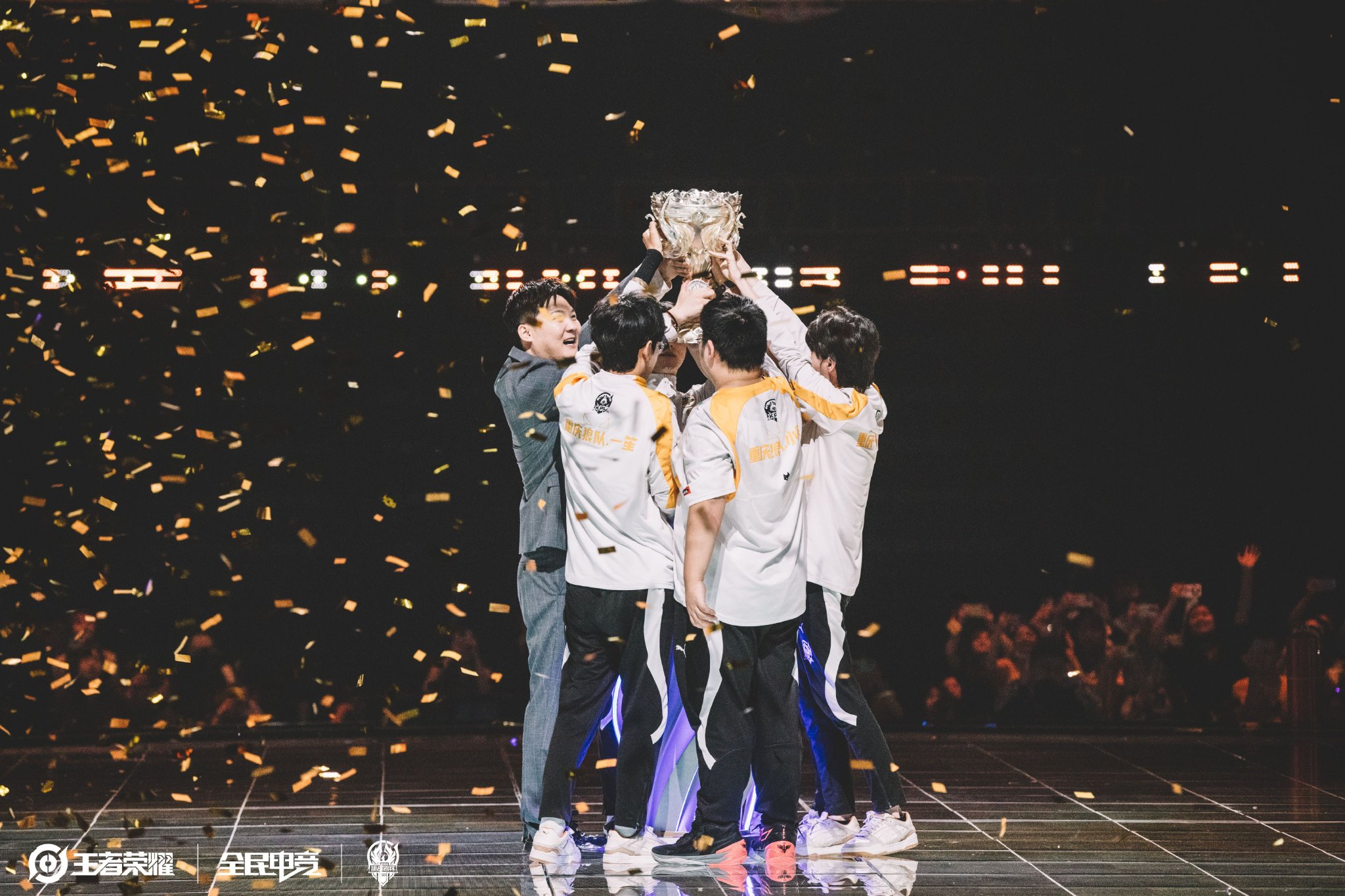 崭露头角 崭露头角